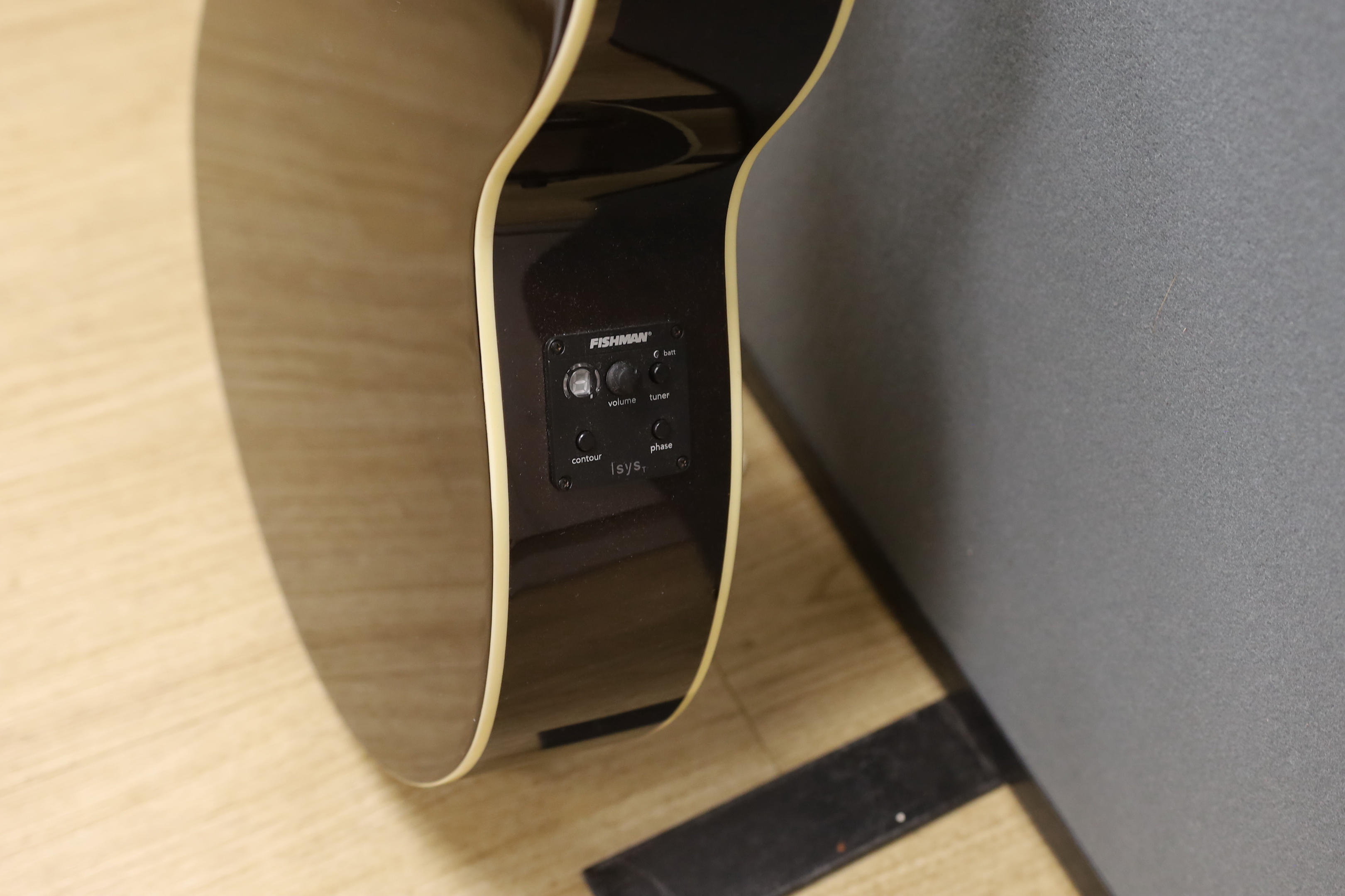 An Eastcoast electro-acoustic guitar, model no.SA40MJCFI-N
